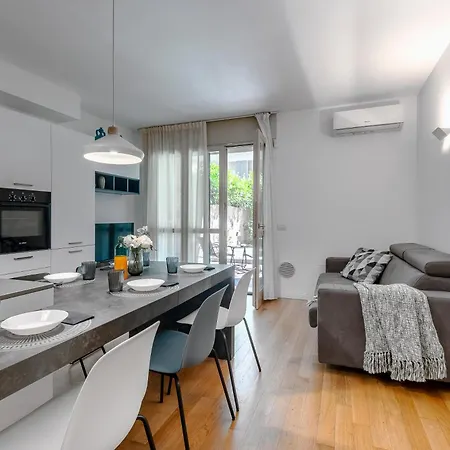 Stayeasy Gargano - Stylish With Private Yard Apartment *